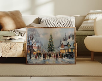 Puede incluir: Pintura enmarcada de una escena invernal que representa un árbol de Navidad en una plaza del pueblo, rodeado de gente. La nieve cubre el suelo y los edificios con ventanas iluminadas bordean la calle. Un coche antiguo está aparcado cerca.