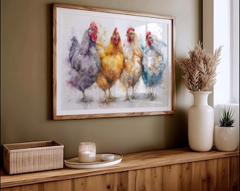 Peut inclure: Peinture à l'aquarelle encadrée représentant cinq poulets alignés, chacun avec une palette de couleurs unique. Les poulets sont dans des tons de violet, jaune, orange, blanc et bleu. L'œuvre est affichée sur un mur vert.