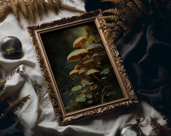 Può includere: Dipinto incorniciato di funghi con cappelli beige e foglie verdi. La cornice dorata e ornata poggia su un tessuto bianco con accenti di felce. Sono presenti anche un piccolo oggetto rotondo simile al marmo e un orologio da tasca.