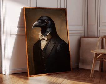 Könnte beinhalten: Gerahmtes Porträt eines Raben in formeller Kleidung. Der Rabe trägt einen schwarzen Anzug, eine Weste und eine cremefarbene Fliege. Das Kunstwerk hat eine Vintage-Ästhetik mit einer braunen und goldenen Farbpalette.