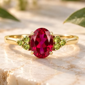 Anillo de oro amarillo con rubí y peridoto, anillo apilable de piedras preciosas, anillo de boda Art Déco a juego con talla ovalada, joyería única con la piedra de nacimiento de julio y agosto.
