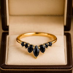 Anello nuziale vintage in onice nero, anello con pietre preziose, anello curvo a mezza eternità, anello impilabile in oro massiccio 18 carati, gioielli fatti a mano, regali per proposte di matrimonio