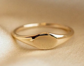 Solid 14k Gold Engravable Signet Ring, Minimalist Gold Ring, Small/Tiny/Dainty Gold Ring, Delicate/ Customizable Gold Ring Personalized Ring