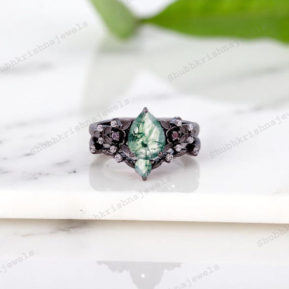 Gothic Black Gold Pear Shape Moss Agate Engagement Ring Set, Black Floral Promise Ring Set Unique Rhodium Black Witchy Ring Bridal Set Gift