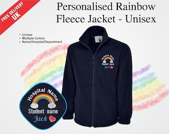 Personalisierte MedizinStudenten Fleece-Jacke, gesticktes Regenbogen-Monogramm Krankenschwester Fleece, Uniformen für das Pflegepersonal, kostenloser Versand in Großbritannien