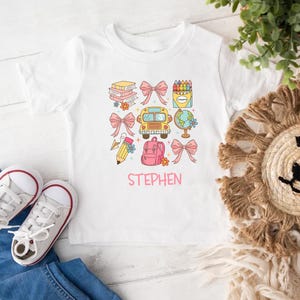 女の子用パーソナライズ新学期シャツ、カスタム名入りかわいい女の子用シャツ、新学期Tシャツ、キッズカスタム名入りシャツ、幼稚園ギフト