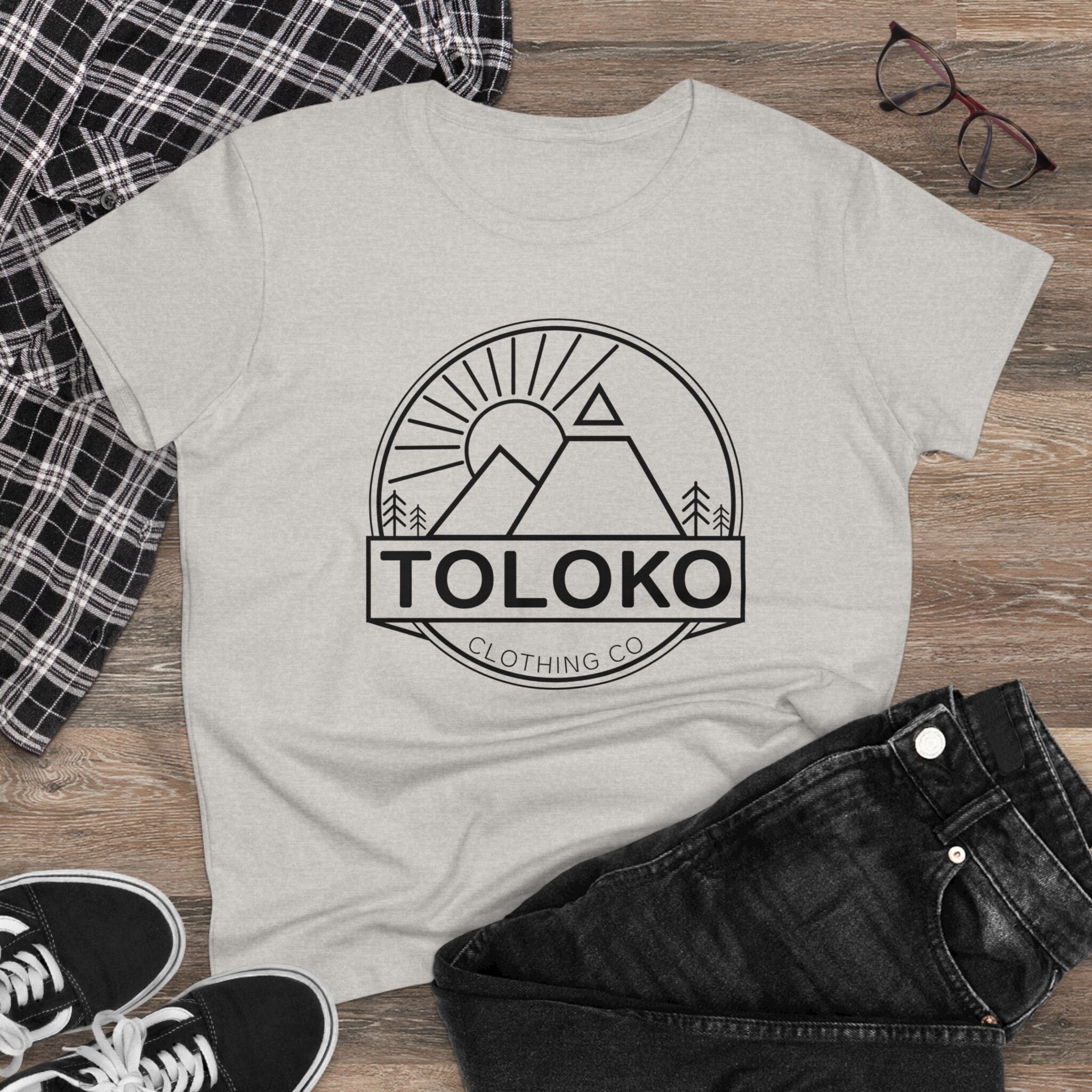 Women's Mountain Graphic Tee - TOLOKO Clothing Co.