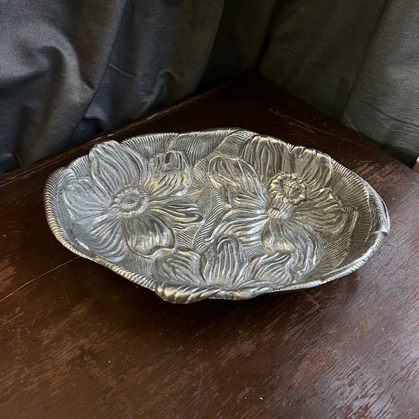 Vintage Macy’s silver toned metal bowl floral flower home decor, made in India