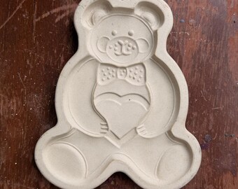 Pampered Chef Teddy Bear With Heart Art Stoneware Cookie Mold 1991 6" Baking