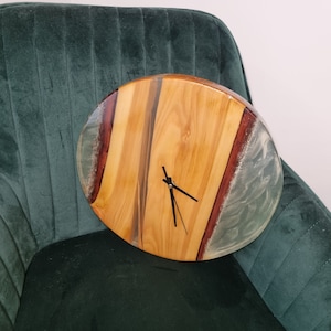 Wall clock made of wood and epoxy (unique)