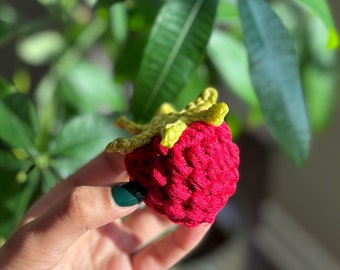 Llavero de crochet de frambuesa dulce - Hecho a mano con amor