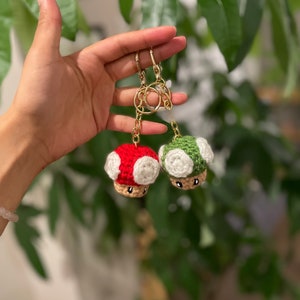 Gehäkelter Pilz Schlüsselanhänger, Geschenk für Mario Bros Fan, rot grüner Power Up Anhänger