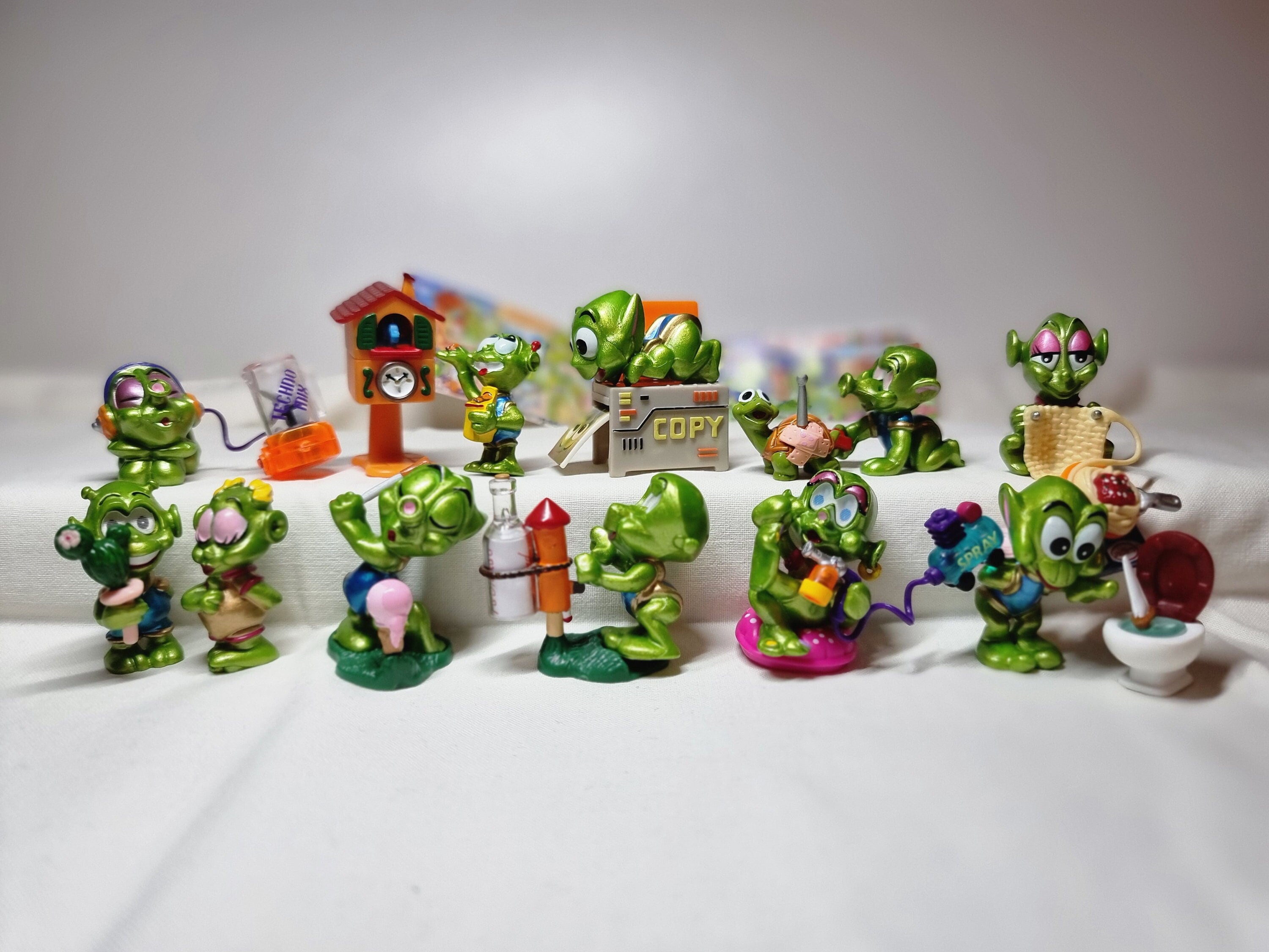 Lot of Random Mini Figurines, Animal Human Monster, Kinder Surprise Ferrero  Rocher Children Kid Party Favor Small Tiny Miniature Crafting -  Hong  Kong