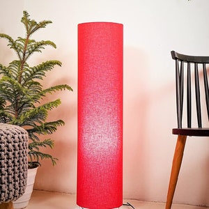 Lampada da terra con base in metallo/Lampada da terra decorativa a forma di cilindro/Lampada da terra a torre/A seconda delle esigenze, presa e spina aggiunte/Lampada da terra angolare