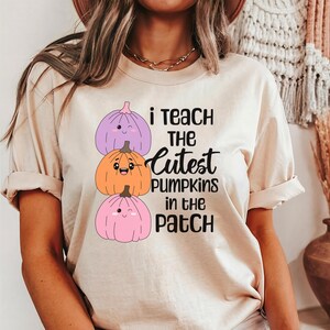 Ich lehre die süßesten Kürbisse im Aufnäher Shirt, Halloween-Lehrer-Shirt, Kürbis-Lehrer-Shirt, Geschenk für Lehrer, Herbst-Lehrer-Shirt