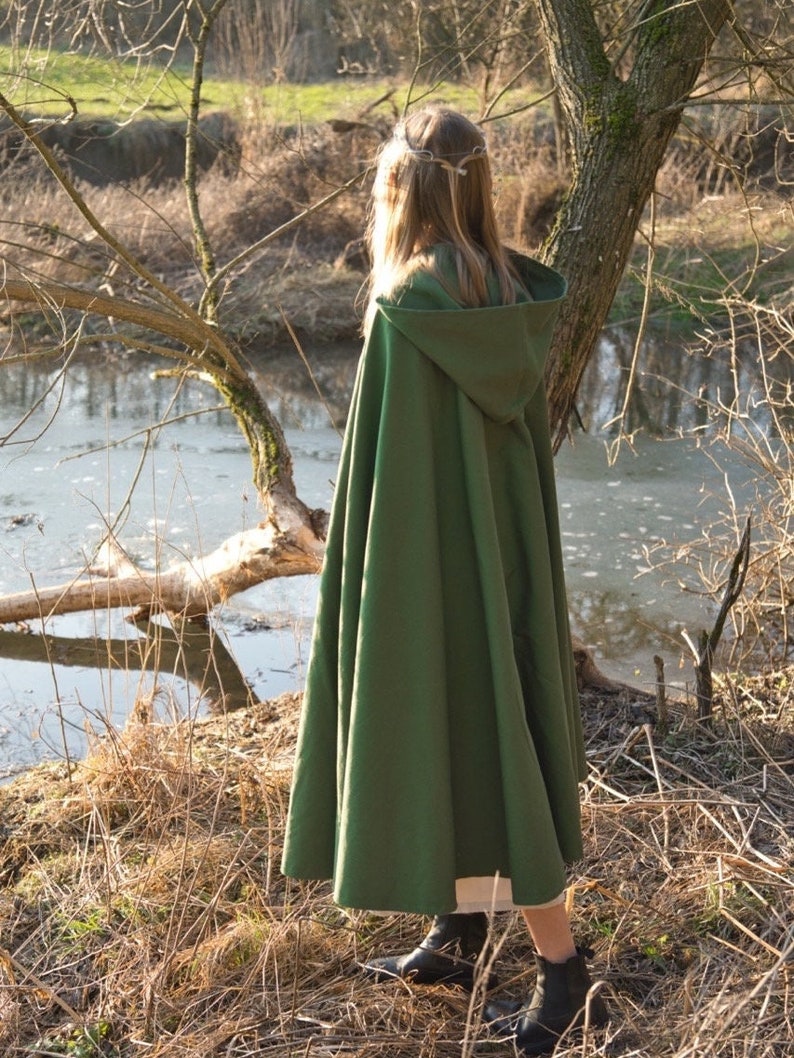 Mystical hooded cape with shoulder seam INGA PDF Sewing Pattern Beginner English image 3