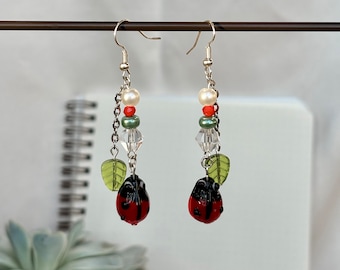 Pendientes del bosque de mariquita - Y2K Cottagecore Fairycore Pendientes del corazón Regalo de joyería con cuentas de vidrio hecho a mano para ella