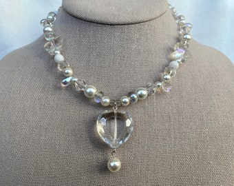 Colar de coração de cristal feito à mão - Y2K Coquette Colar de borboleta iridescente Colar de contas de vidro presente para ela