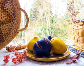 Savon à la figue fait maison pour décor de table ou d'étagère, cadeau de savon parfumé frais pour la décoration de la maison Arrangement de fruits, figue réaliste pour l'art des fruits exotiques
