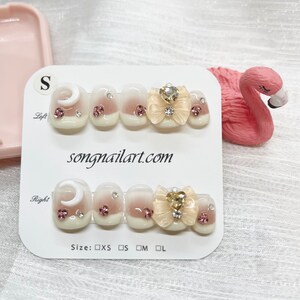 Press On Nails-Short Oval Pink Sailor Moon (10 pcs)