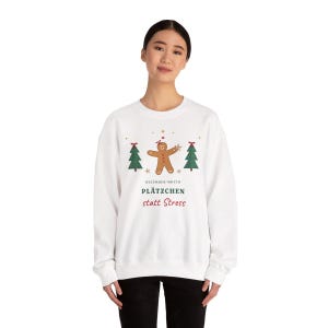 Sweatshirt Plätzchen statt Stress Vorderansicht am Model
