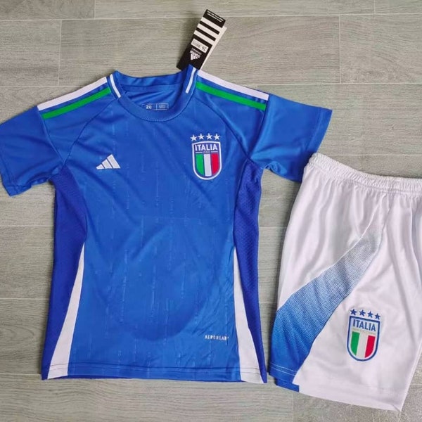 Kit haut de maillot de football Italie 2024 / Tailles ENFANTS. Chaussettes incluses.