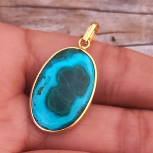 Handgjort 18K guld Chrysocolla Malakithänge: Halsband med naturlig ädelsten