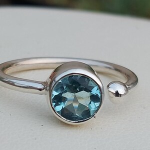 Anillo de topacio azul, anillo de plata de ley 925- anillo de plata hecho a mano diseñador anillo de topacio-regalo para su anillo ajustable, anillo de promesa de piedra de nacimiento