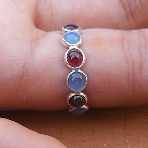 Handgjord sterlingsilverring med granat: akvamarin accent