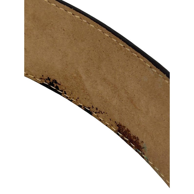 Puede incluir: Un conjunto de tres jarrones de cer&aacute;mica de diferentes alturas y formas. El jarr&oacute;n m&aacute;s alto es de color beige claro, el del medio marr&oacute;n oscuro y el m&aacute;s peque&ntilde;o blanco moteado. Cada jarr&oacute;n tiene un acabado liso y mate.