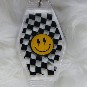 Checkered Smiley Face Keychain-keychains Motel-motel Keychain-hotel ...