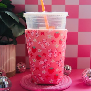 Strawberries Iced Coffee Sleeve-Pink Iced Coffee Sleeve-Iced coffee sleeve-Coffee sleeve-Cold beverage sleeve-Sleeve for 16oz drink