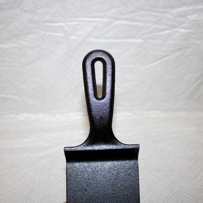 Lodge Cast Iron Serving Spatula
