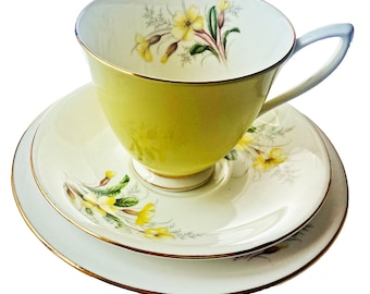Royal Albert Primrose Design Teacup, Saucer and Plate. In Very Good Condition From the 1950s