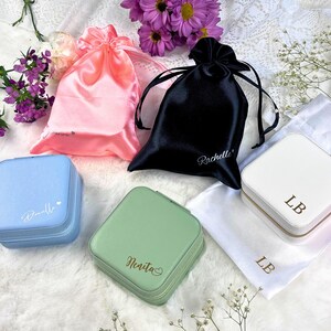 Personalized Jewelry Box Customized Bridesmaid Proposal Gift Bridesmaid Jewelry Box Travel Jewelry Case For Her Birthday Gift for Mom