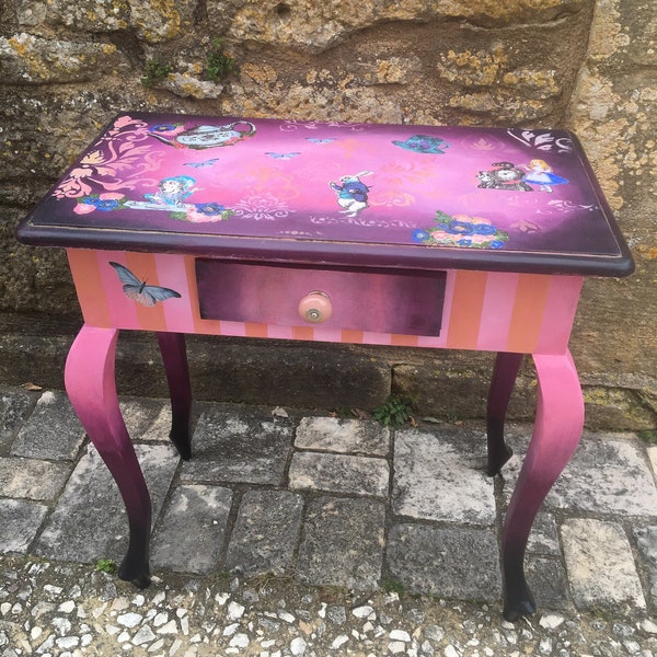 Table console guéridon fantaisiste  Alice au Pays des Merveilles Lapin blanc Chapelier fou Table avec tiroir Console décorative