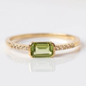 Peridot Baguette Ring-Solid 14k Gold Peridot baguette Ring-Art deco ring-Rose Gold peridot ring-August birthstone-Birthstone Ring