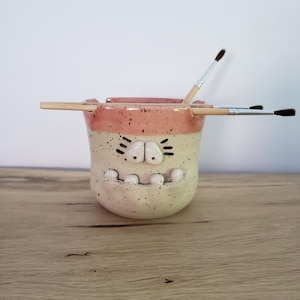 Brush cup monster / clay water cup / brush holder / brush rest / painting supplies / painting accessories / painting cup / ceramic hand-turned