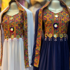 クチドレス、伝統的なアフガニスタンの手作り刺繍クチドレス、ロングドレス、アフガニスタンのイードドレス、彼女へのイードギフト、イードドレス、イードギフト