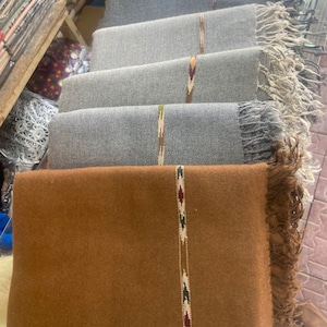 Handwoven Grade 72 Wool Shawl: Islampuri Swati Design