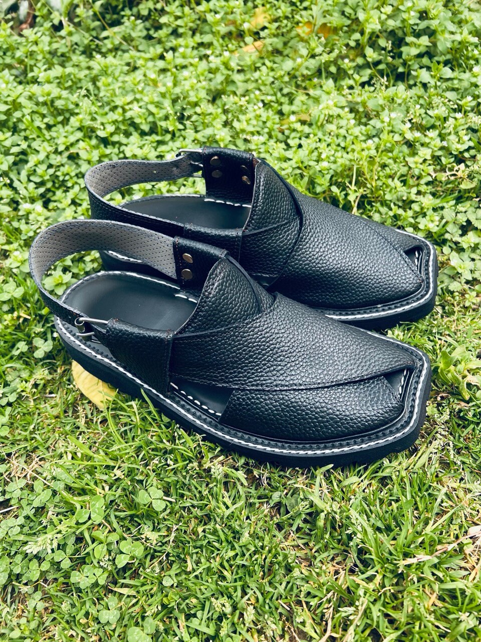 Handmade Leather Peshawari Chappal Sandals: Traditional  display picture 1