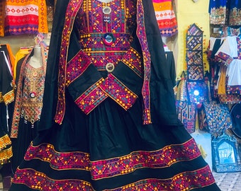 Traditionelle afghanische Kuchi handbestickter Kittel, Swati Leinenkleid