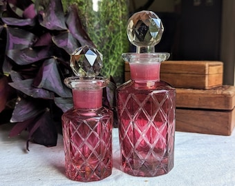 Flacons de potion/parfum en verre gravés Flash Cranberry vintage avec bouchons en verre (x2), 1960s