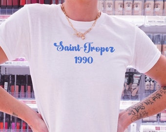 Tee shirt bébé tendance Saint-Tropez des années 90 tee shirt bébé des années 2000 vêtements imprimé top rétro logo tee esthetique français graphique top France tee