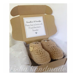 Regalo per annuncio di nascita, regalo per futuri nonni, annuncio di gravidanza, regalo per futuro papà, regalo per annuncio di nascita con scarpine, idea per annuncio di nascita