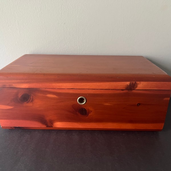 Vintage Lane Small Cedar Hope Chest from Nothangle’s in Bridgeport, Connecticut, Corner Broad & Cannon - Excellent Condition- Perfect Gift!