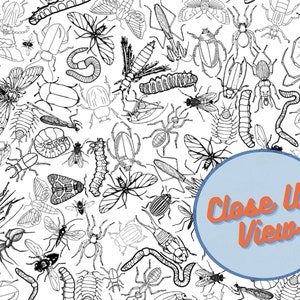 Könnte beinhalten: Schwarz-weiß-Zeichnung verschiedener Insekten, darunter Käfer, Schmetterlinge, Motten, Spinnen und Würmer. Das Bild ist ein nahtloses Muster, das sich unendlich wiederholt. Der Text "Close Up View" befindet sich in der unteren rechten Ecke des Bildes.