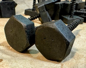 Sechskant-Schmiedschrauben aus handgeschmiedetem Eisen mit quadratischem Kopf, verschiedene Längen, Schmiedeeisen, schwarzes Eisen. VERHEXEN