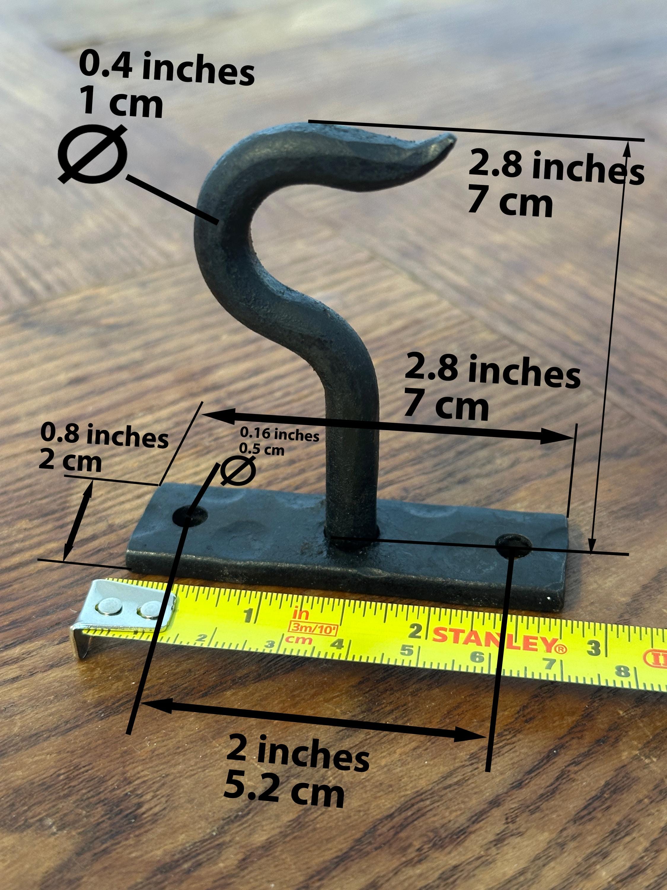 Porta pentole e padelle in ferro battuto realizzato da un fabbro