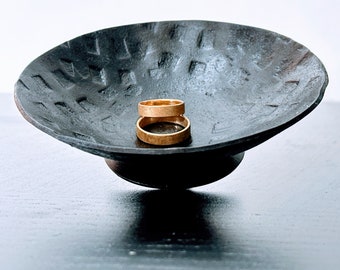 Regalo per il 6° anniversario di matrimonio - Ciotola media per gioielli per lei - Piatto in ferro forgiato - Piatto per anelli stampato a mano - Regalo in ferro personalizzato per lui